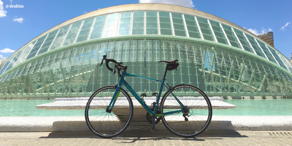 En ciudad, más bicicletas y menos cascos